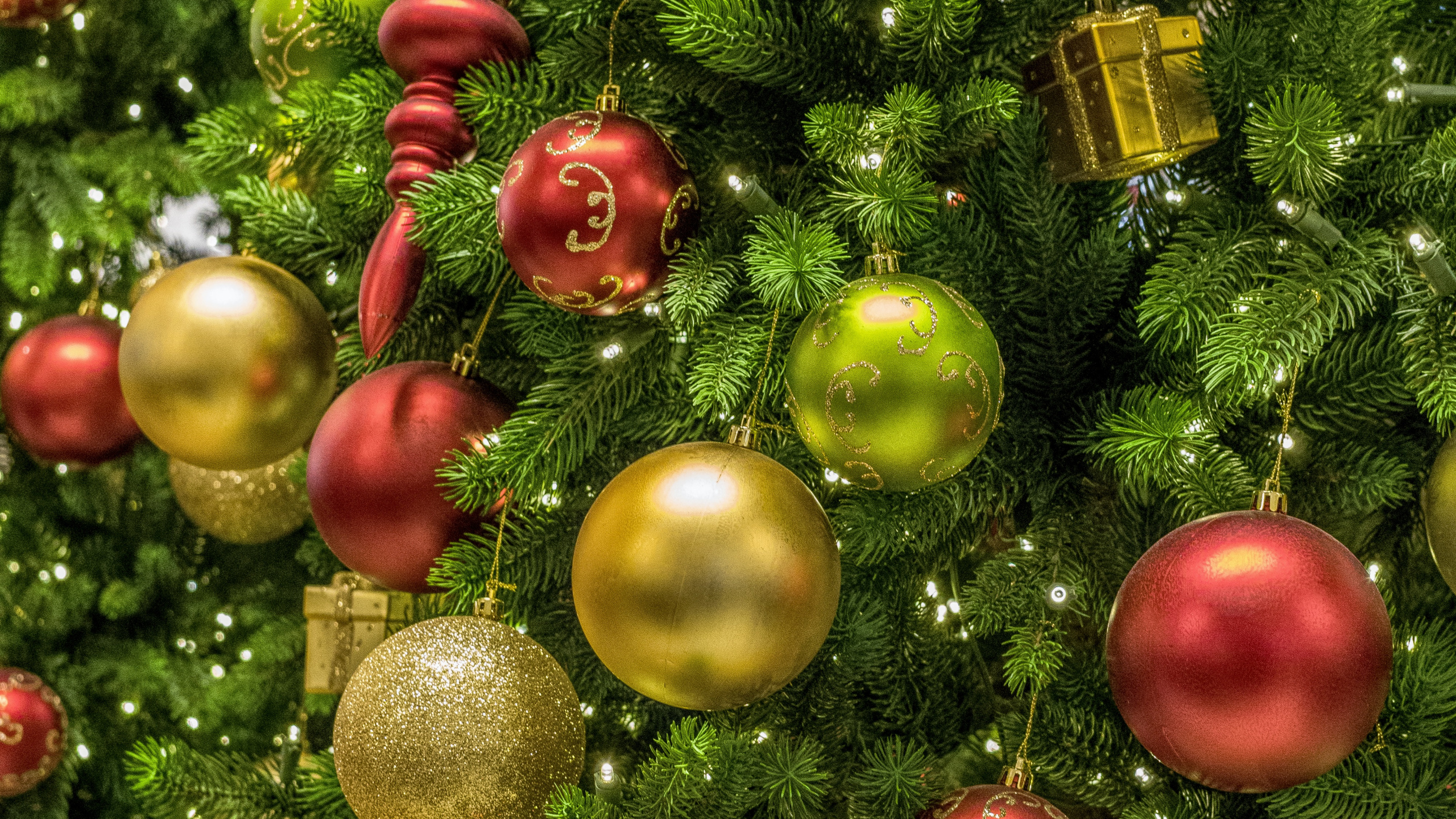 Weihnachtsbaum, Weihnachten, Weihnachtsdekoration, Christmas Ornament, Neujahr. Wallpaper in 2560x1440 Resolution