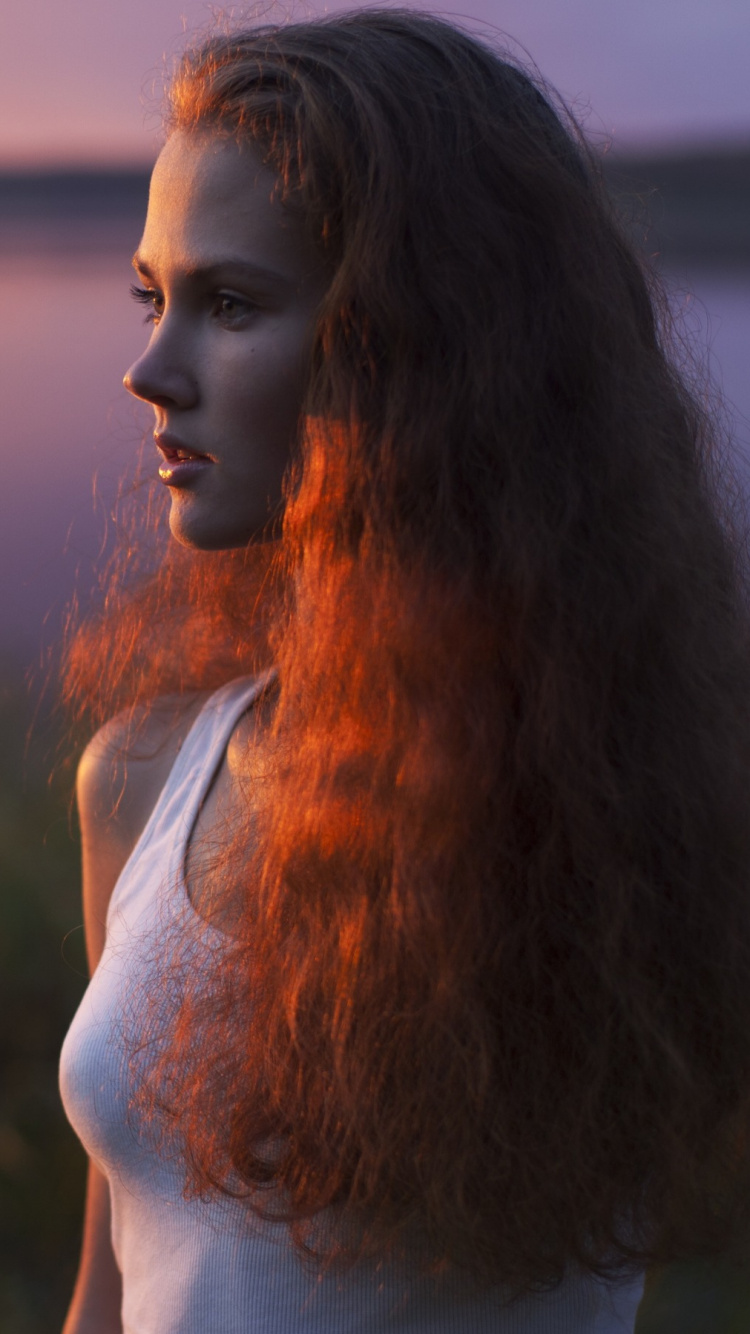 Lange Haare, Sonnenlicht, Mädchen, Baum, Frau. Wallpaper in 750x1334 Resolution