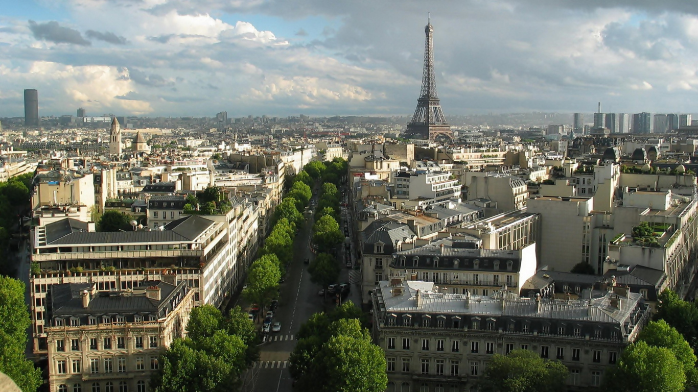 Vista Aérea de la Torre Eiffel Durante el Día. Wallpaper in 1366x768 Resolution