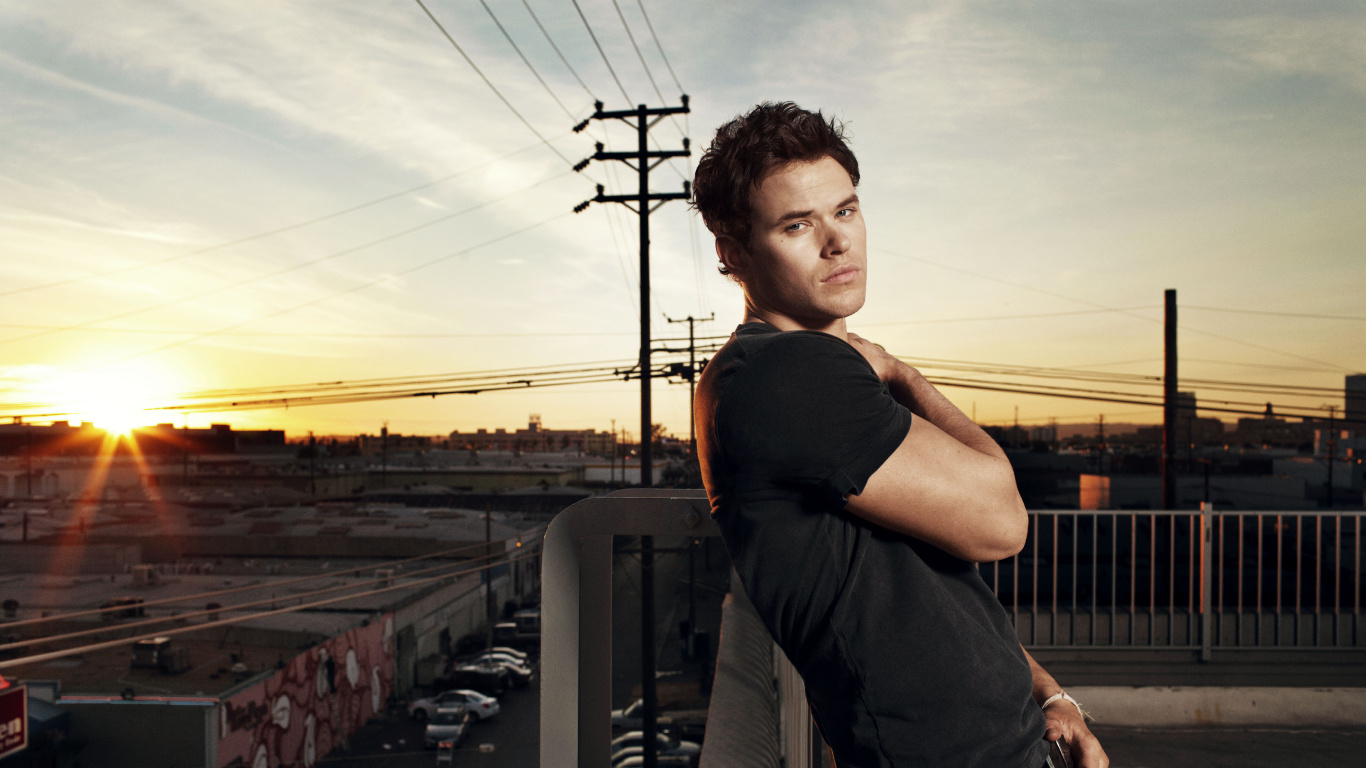 Kellan Lutz, The Twilight Saga, Actor, Muscle, Fun. Wallpaper in 1366x768 Resolution