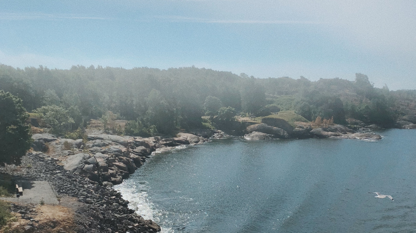 Costa, Cuerpo de Agua, Las Formaciones Montañosas, Invierno, Naturaleza. Wallpaper in 1366x768 Resolution