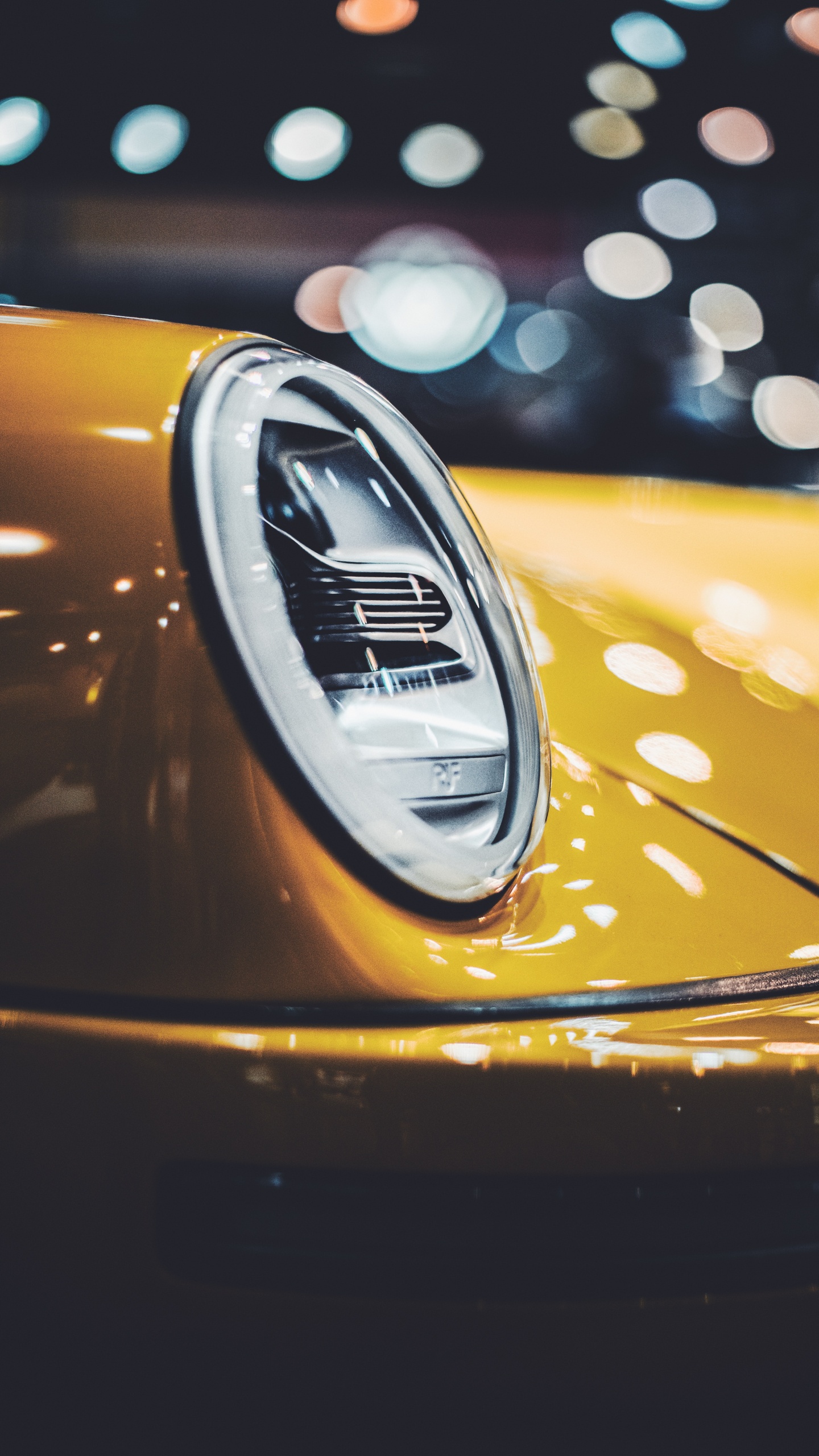 Voiture Orange et Argent Dans L'objectif à Basculement. Wallpaper in 1440x2560 Resolution