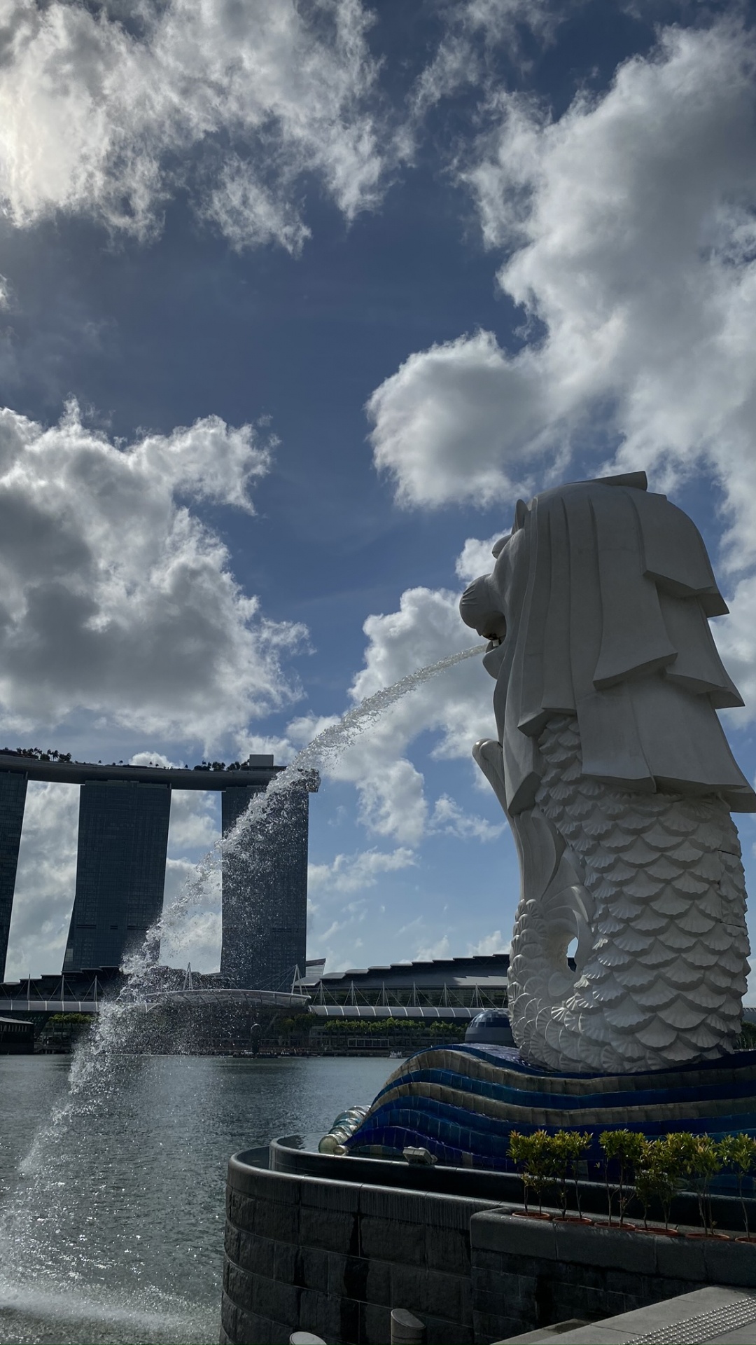 Singapur, Agua, Líquido, Hito, Escultura. Wallpaper in 1080x1920 Resolution