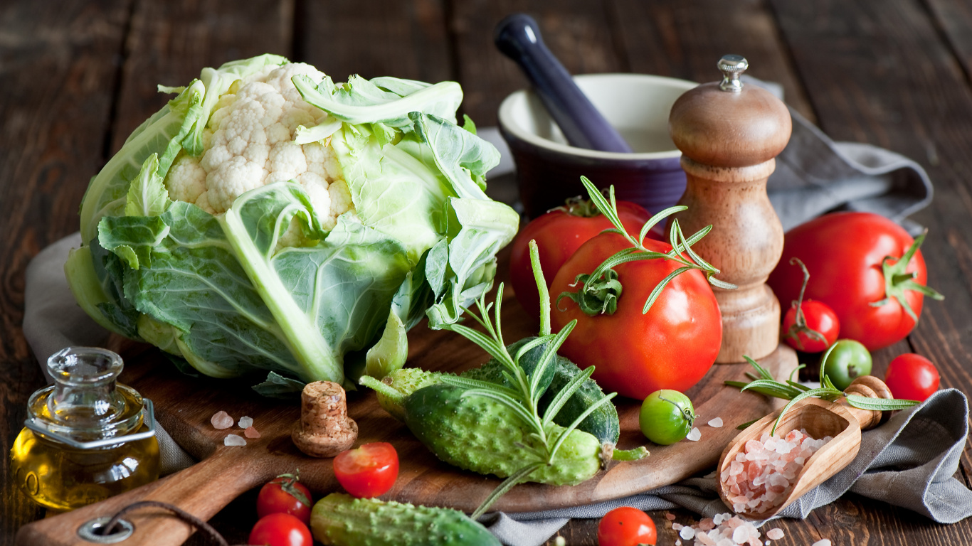 Red Tomato Beside Green Vegetable and White Garlic. Wallpaper in 1366x768 Resolution
