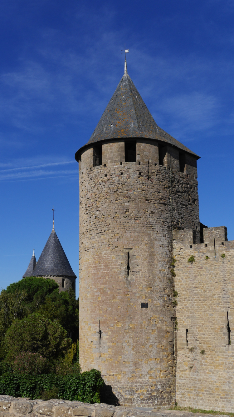 Grey Concrete Building Under Blue Sky During Daytime. Wallpaper in 750x1334 Resolution