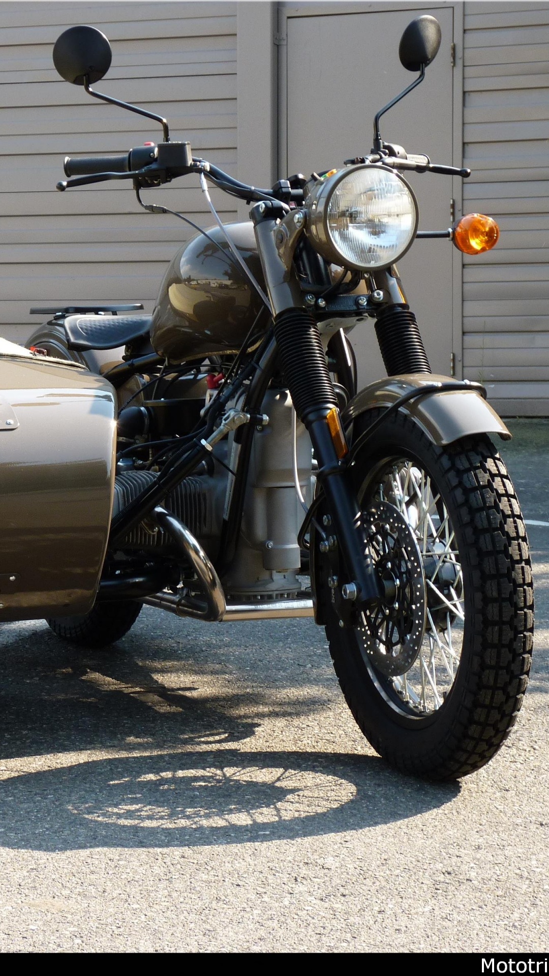 Motocicleta Cruiser Negra y Plateada. Wallpaper in 1080x1920 Resolution