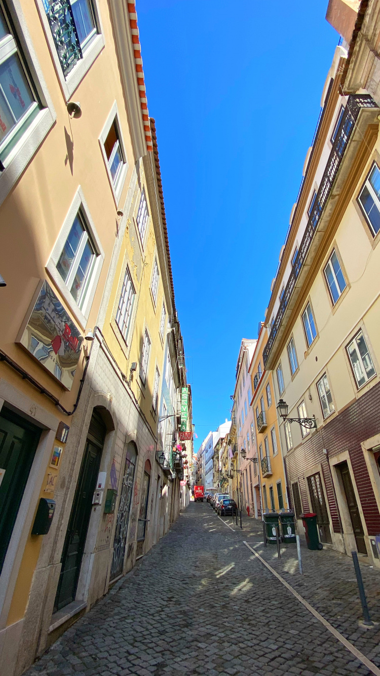 Gasse, Immobilie, Apartment, Road, Fenster. Wallpaper in 750x1334 Resolution