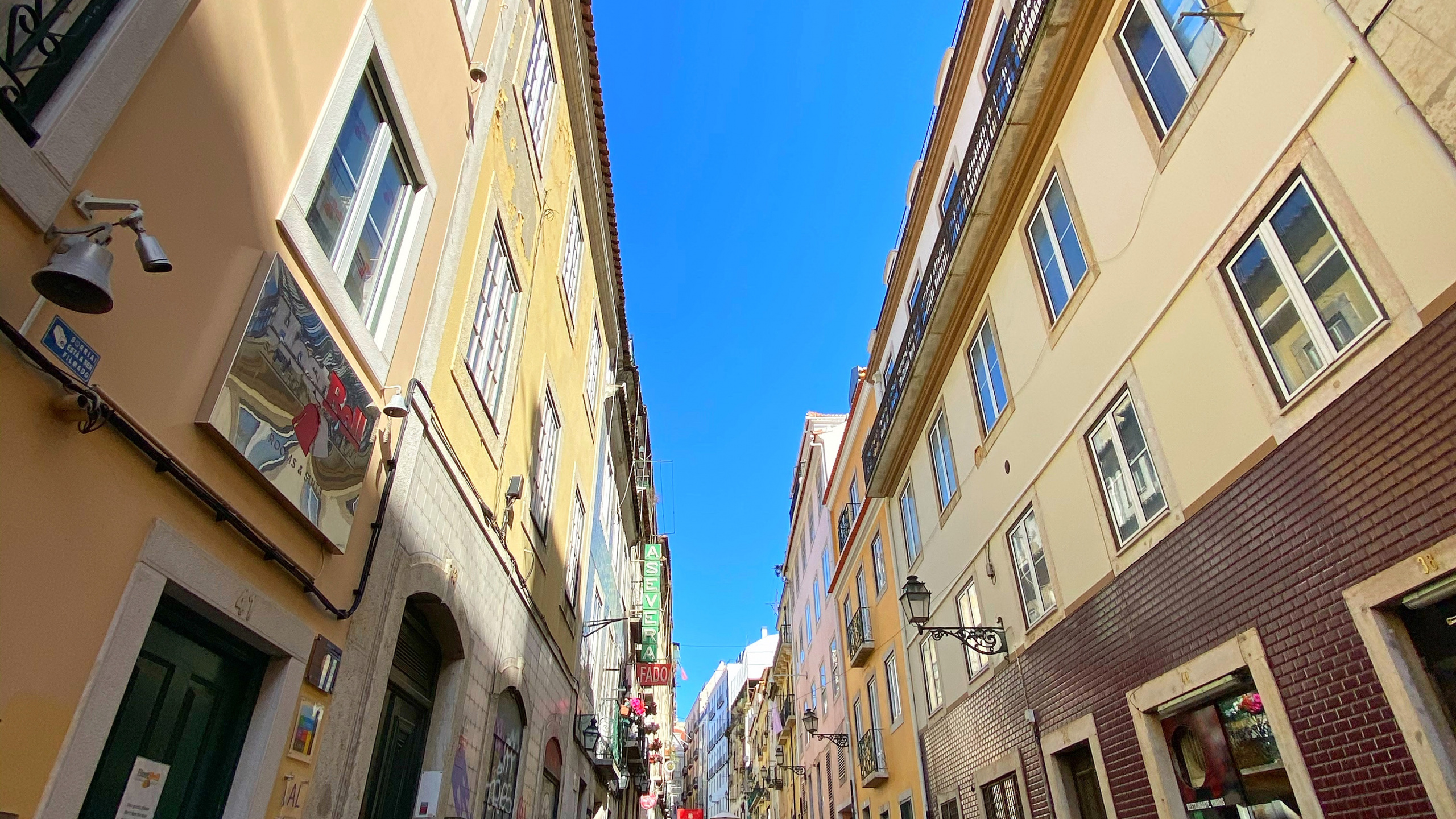 巷子里, 房地产, 窗口, 建筑, 街区 壁纸 2560x1440 允许