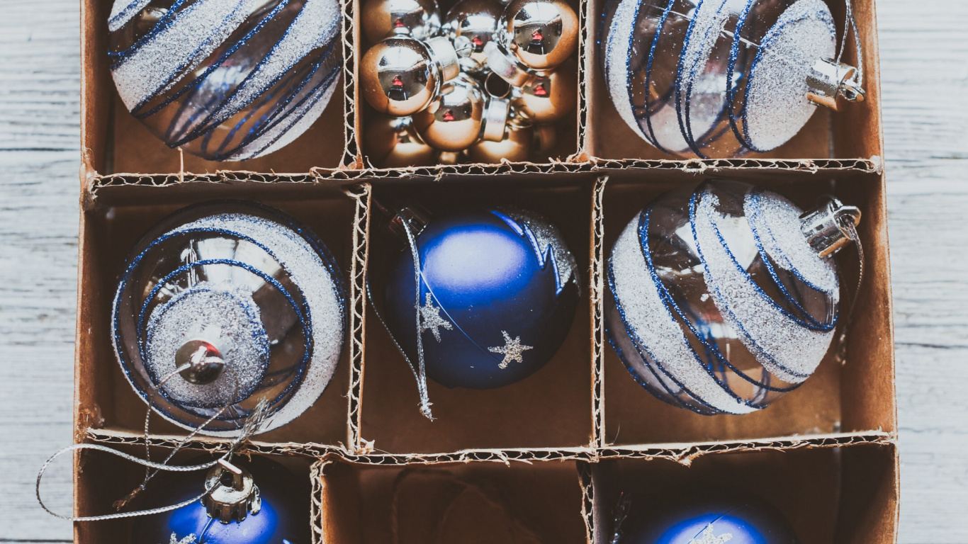 Christmas, Christmas Decoration, New Year, Bauble, Holiday. Wallpaper in 1366x768 Resolution