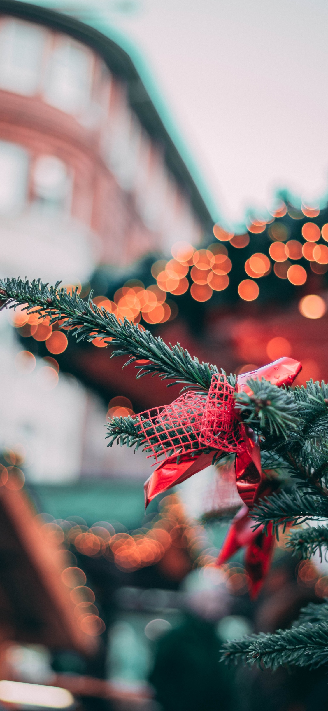 Neujahr, Weihnachten, Bokeh, Gr, Baum. Wallpaper in 1125x2436 Resolution