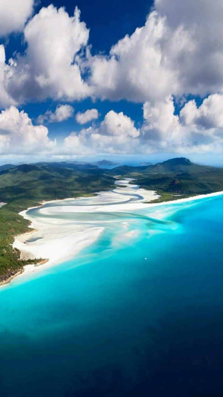Plan D'eau Bleu Sous Ciel Bleu et Nuages Blancs Pendant la Journée. Wallpaper in 720x1280 Resolution