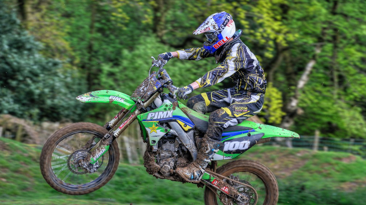Man Riding Motocross Dirt Bike. Wallpaper in 1280x720 Resolution