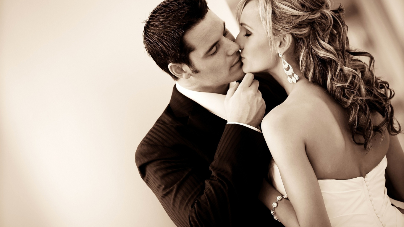 Baiser, Couple, Amour, Interaction, Epoux. Wallpaper in 1366x768 Resolution