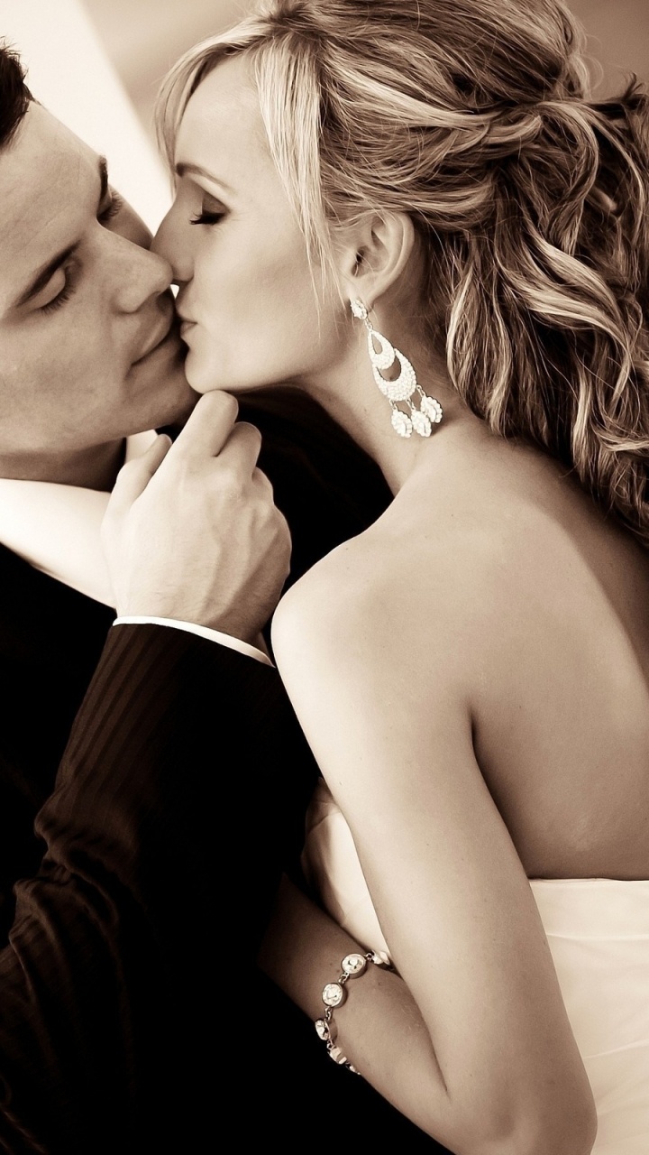 Romance, Kiss, Couple, Love, Interaction. Wallpaper in 720x1280 Resolution