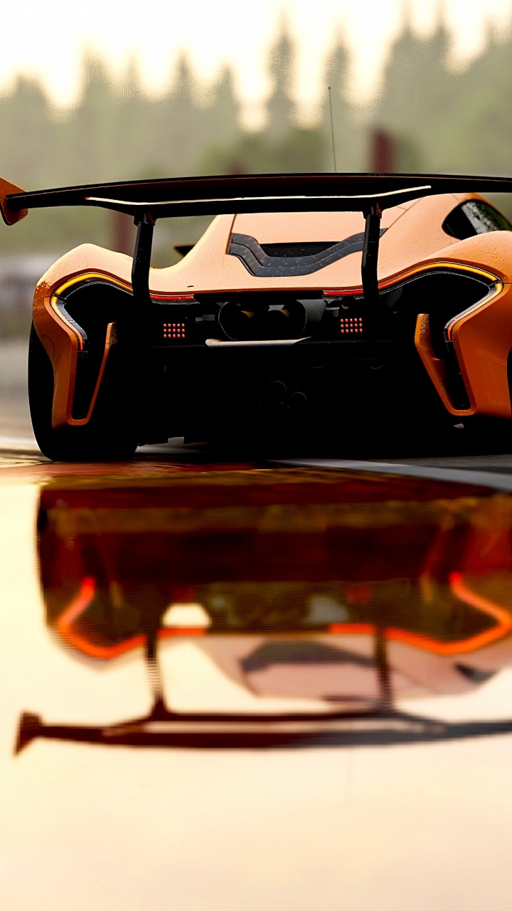 Maßstabsgetreues Modell Des Schwarzen Und Orangen Sportwagens. Wallpaper in 720x1280 Resolution