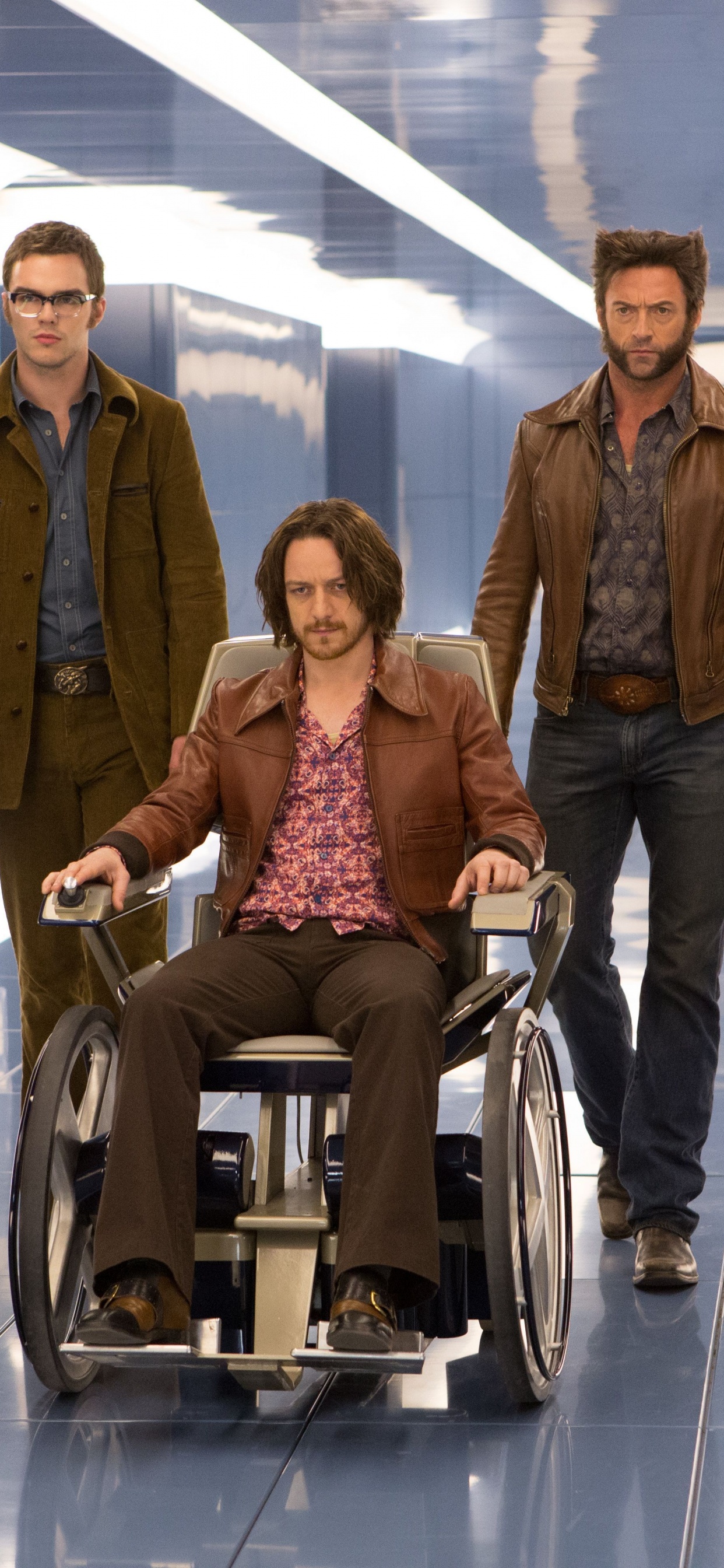 Hombre Con Chaqueta de Traje Marrón Sentado en Silla de Ruedas Negra. Wallpaper in 1242x2688 Resolution