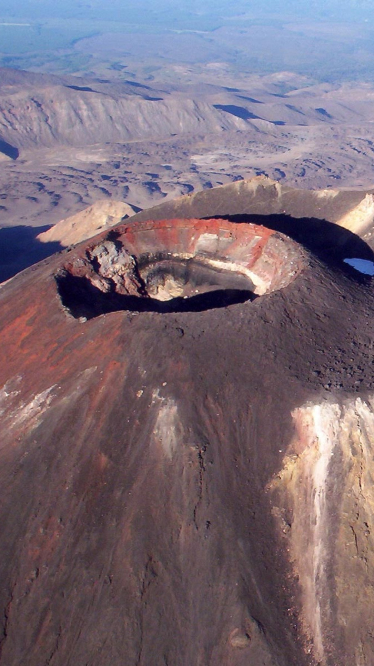 Tagsüber Braune Und Weiße Berge. Wallpaper in 750x1334 Resolution