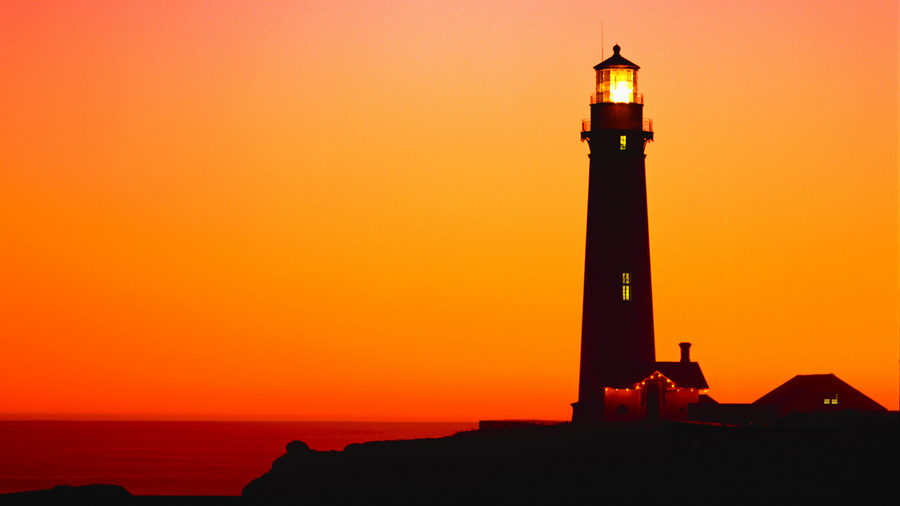Silhouette de Phare Pendant le Coucher du Soleil. Wallpaper in 1280x720 Resolution