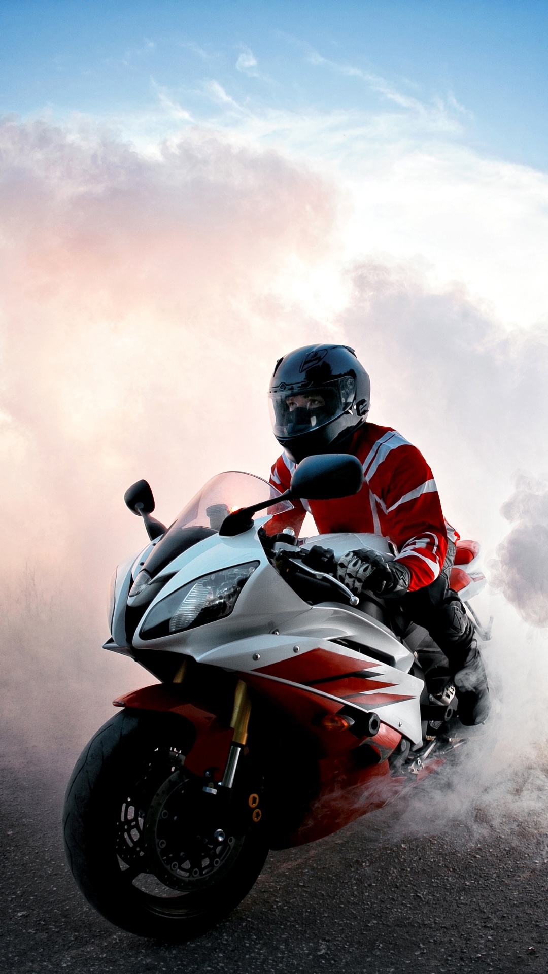 Homme au Casque Noir Équitation Vélo de Sport Rouge. Wallpaper in 1080x1920 Resolution