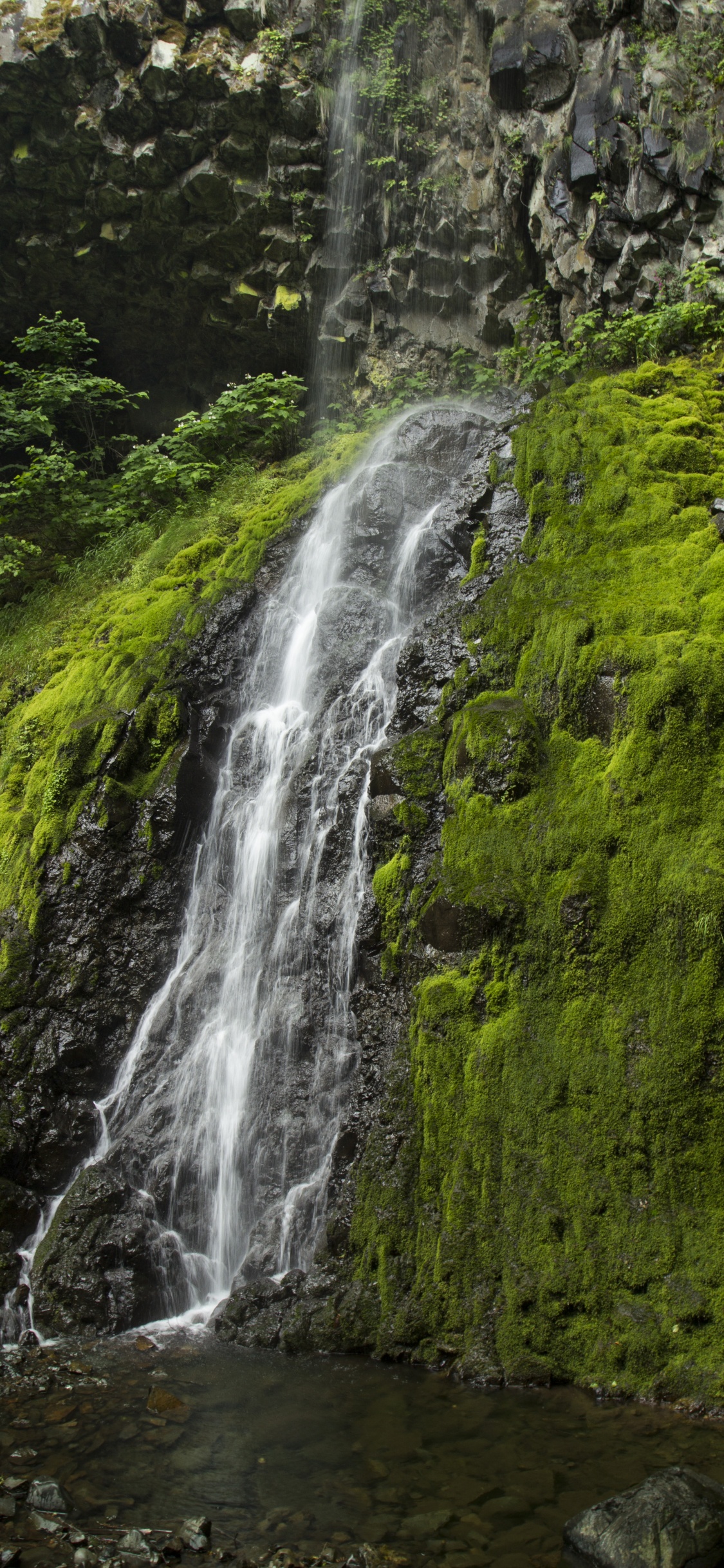 Cascade, Falaise, Corps de L'eau, Les Ressources en Eau, Paysage Naturel. Wallpaper in 1125x2436 Resolution