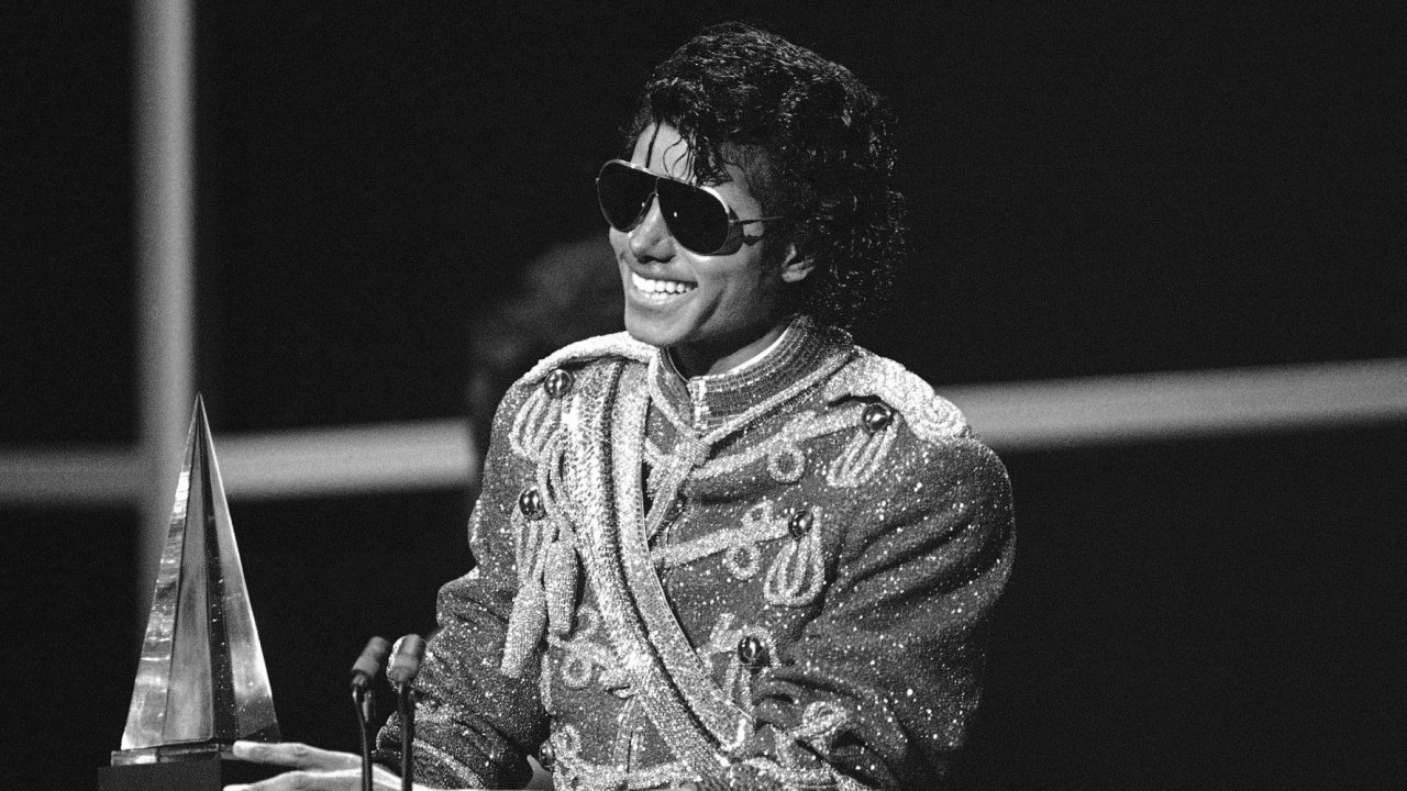 Brillen, Sonnenbrille, Monochrom, Leistung, Brille. Wallpaper in 1280x720 Resolution