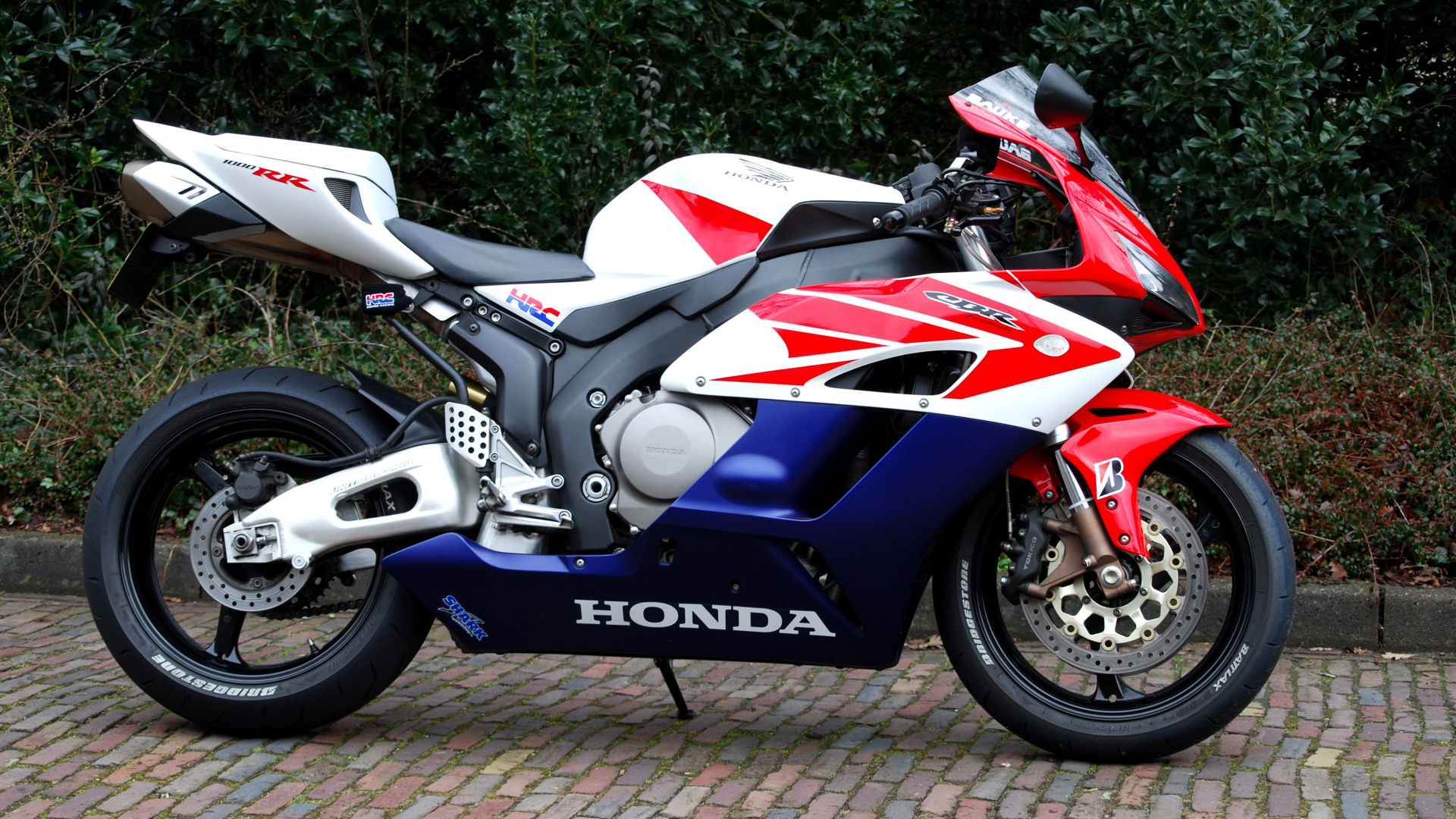 Blue and Red Sports Bike. Wallpaper in 1920x1080 Resolution