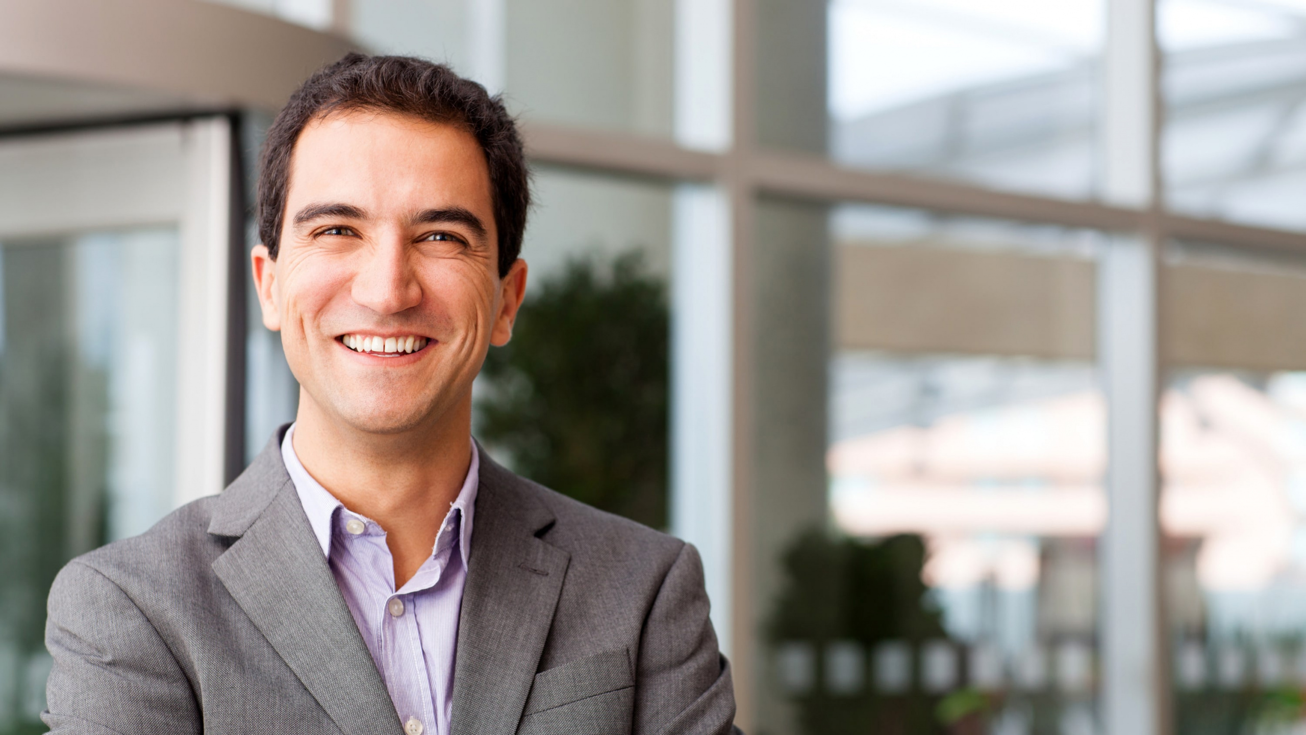 Negocio, Empresario, Sonrisa, Trabajo, Traje. Wallpaper in 2560x1440 Resolution