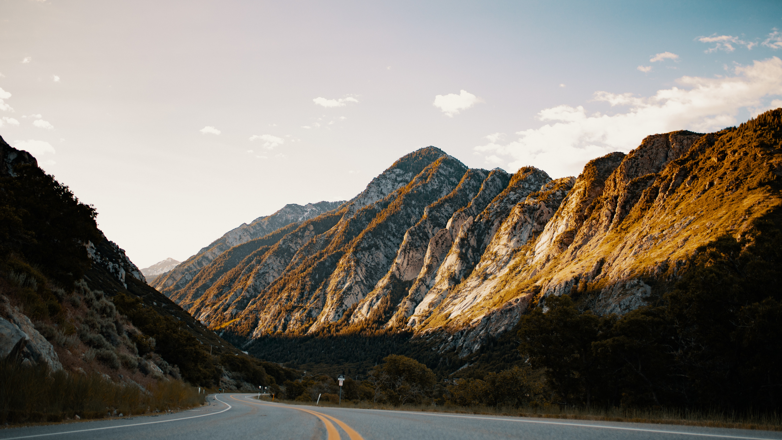 Salt Lake City, Lower Kachura Lake, Shausar Lake, City, Lake. Wallpaper in 2560x1440 Resolution