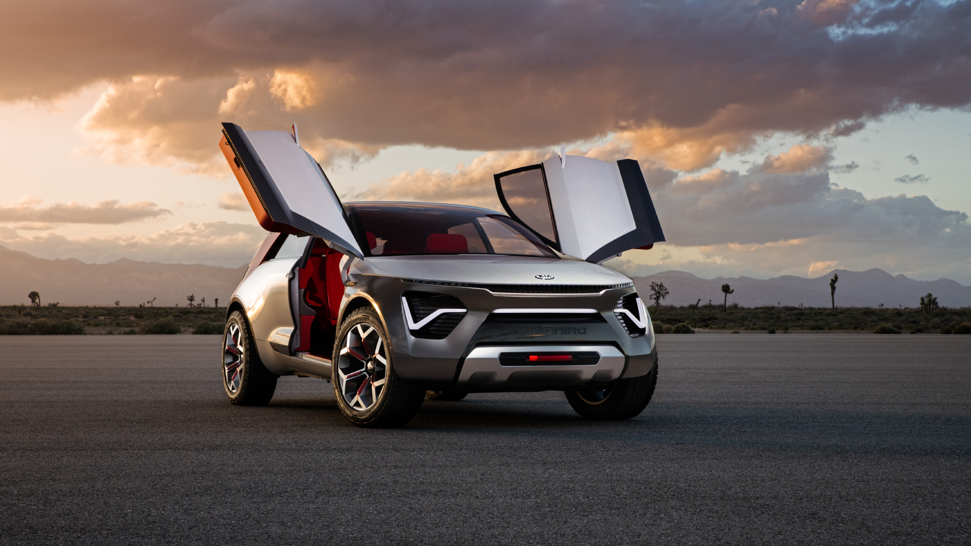 Weißes Mercedes Benz Auto Tagsüber Unterwegs. Wallpaper in 1920x1080 Resolution