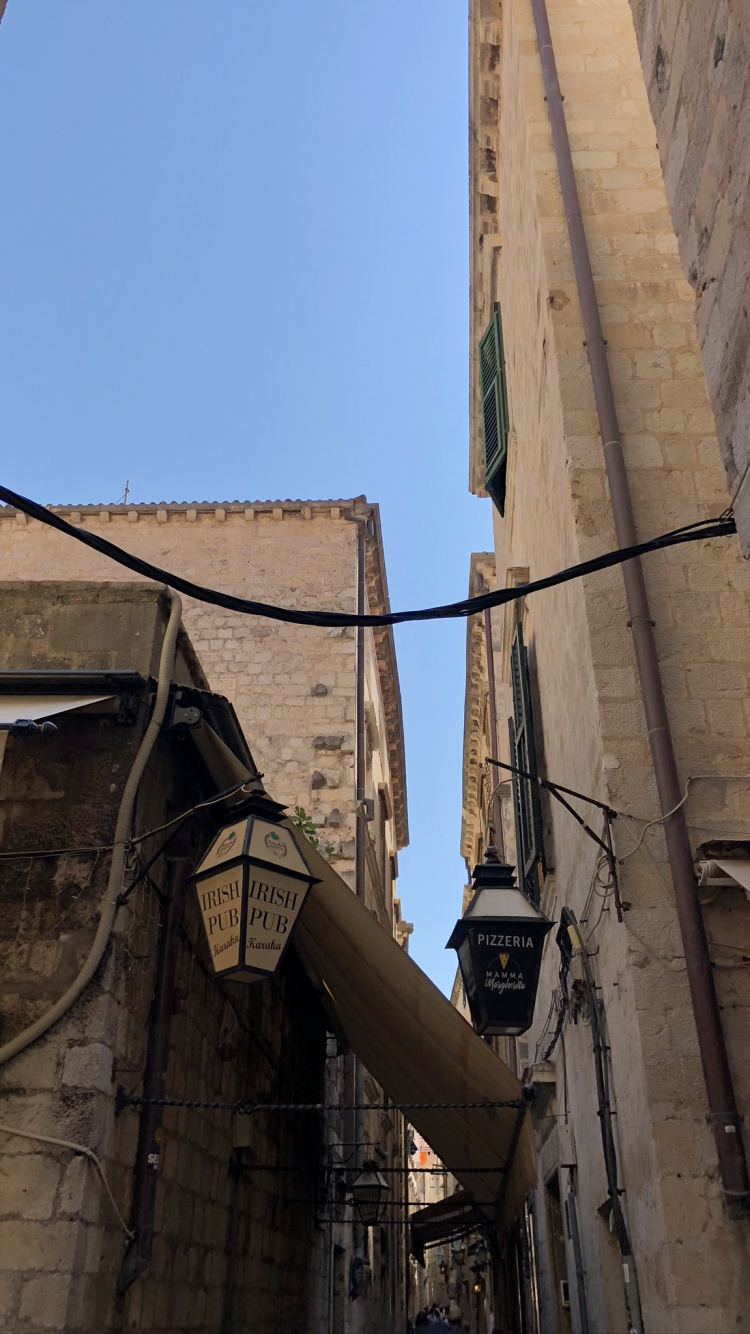 Wand, Infrastruktur, Nachbarschaft, Stadt, Street. Wallpaper in 750x1334 Resolution