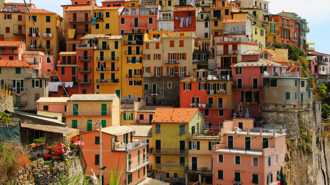 Brown and White Concrete Buildings During Daytime. Wallpaper in 1280x720 Resolution