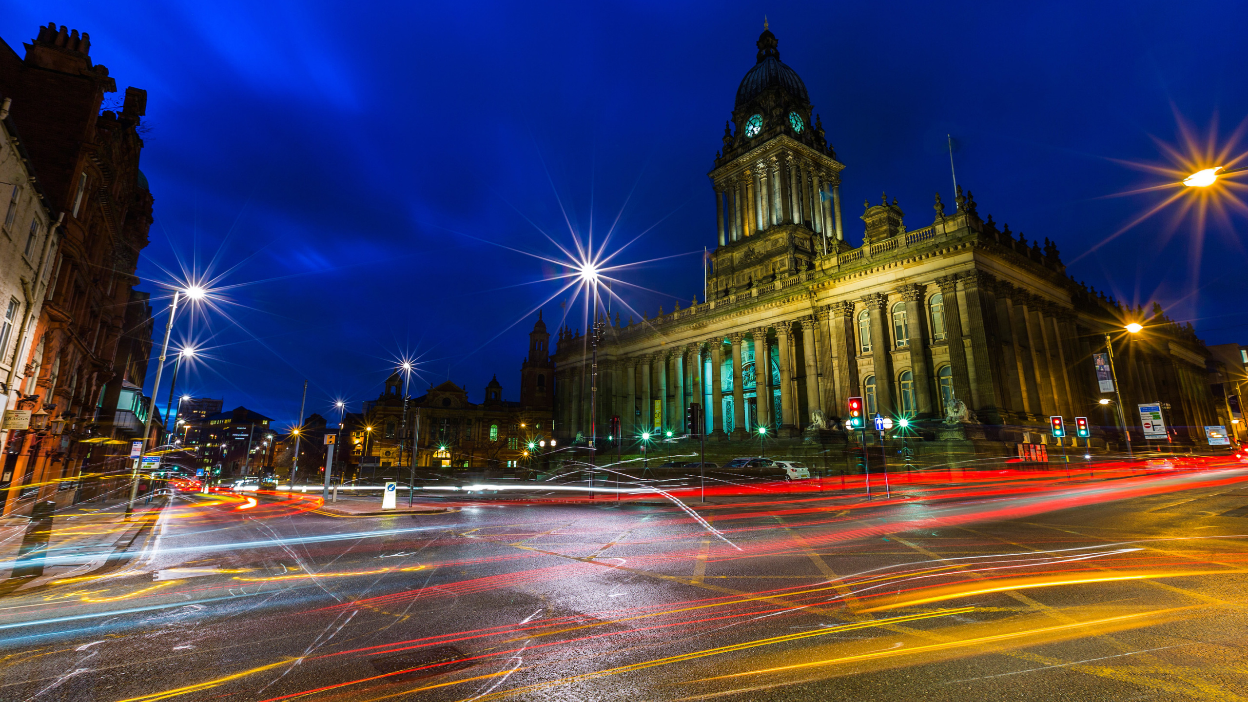 Time Lapse Photography of City Street During Night Time. Wallpaper in 2560x1440 Resolution