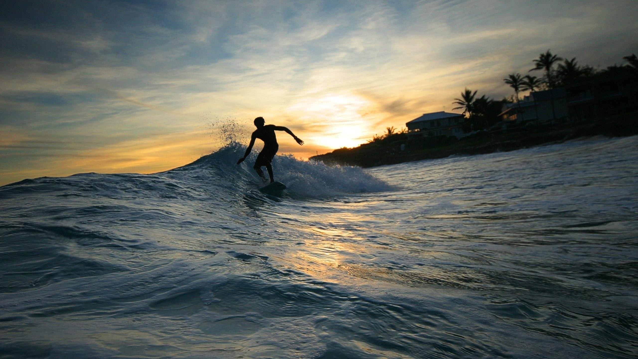 Woman Surfing on Sea Waves During Sunset. Wallpaper in 2560x1440 Resolution