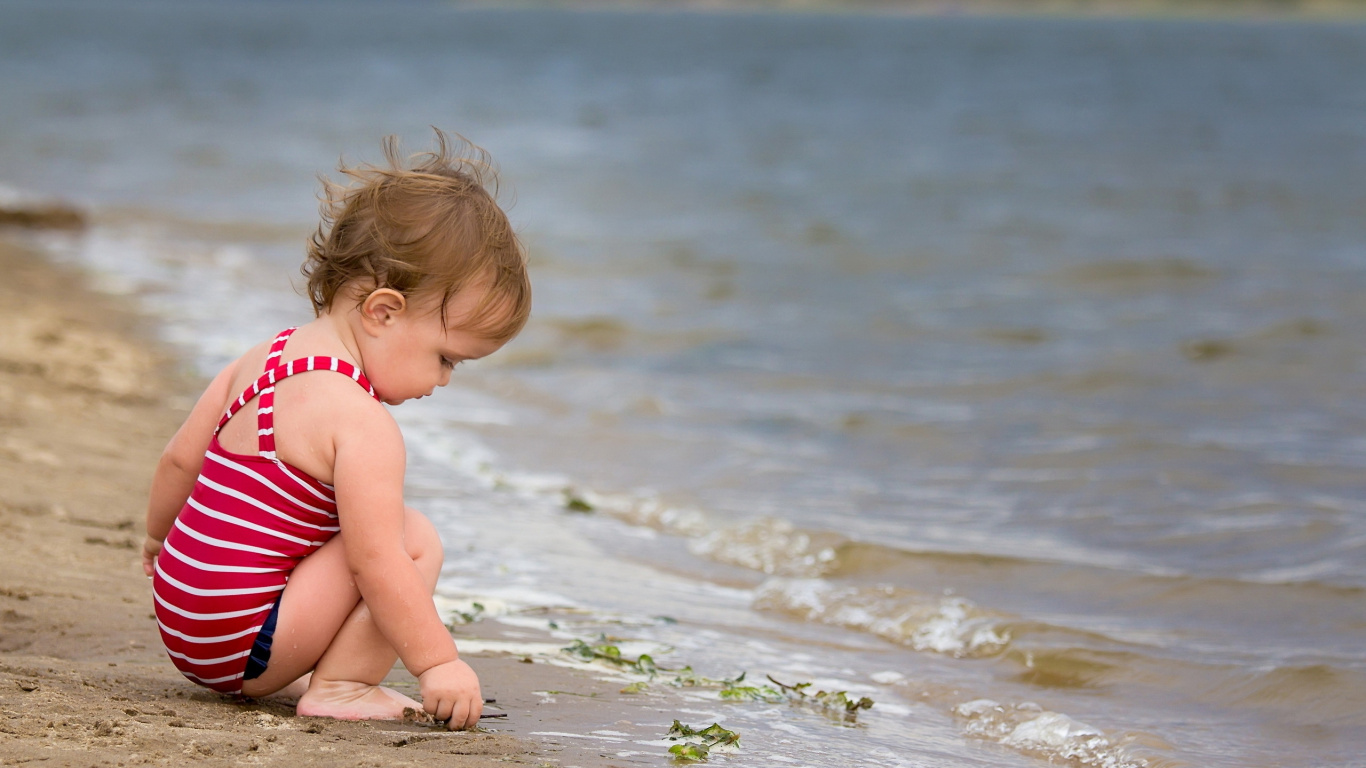 Plage, Mer, Enfant, Vacances, Amusement. Wallpaper in 1366x768 Resolution