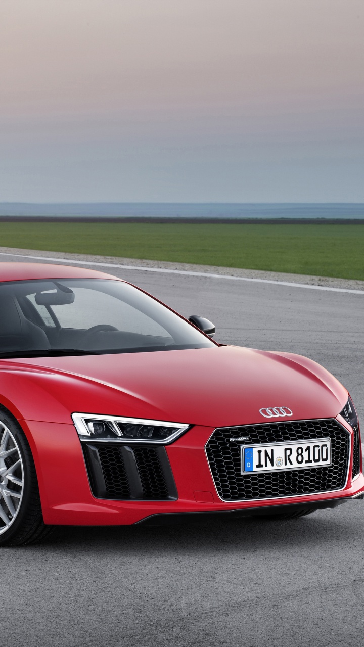 Roter Audi r 8 Tagsüber Unterwegs. Wallpaper in 720x1280 Resolution