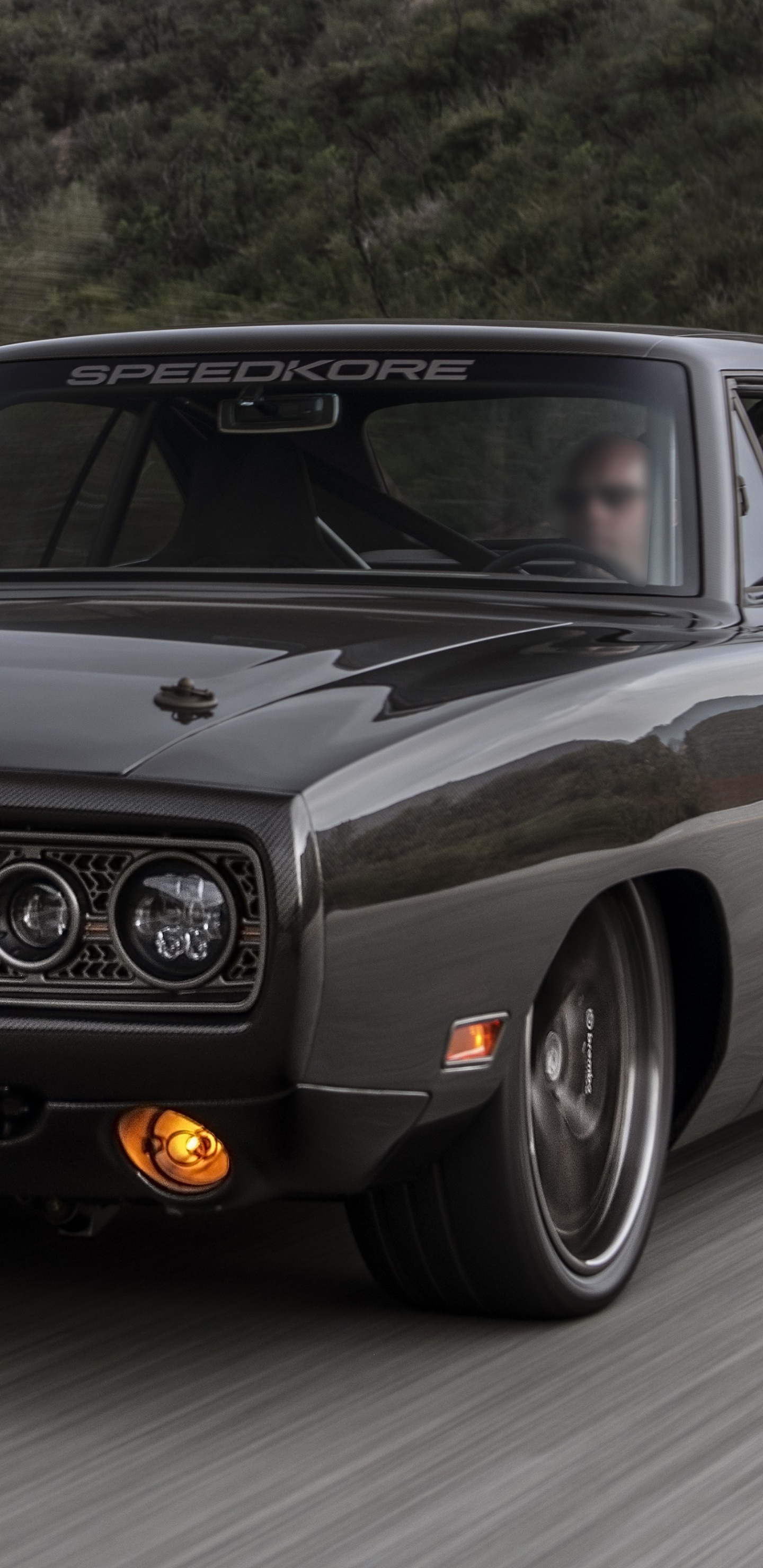 Schwarzes Mercedes Benz Coupé Tagsüber Unterwegs. Wallpaper in 1440x2960 Resolution