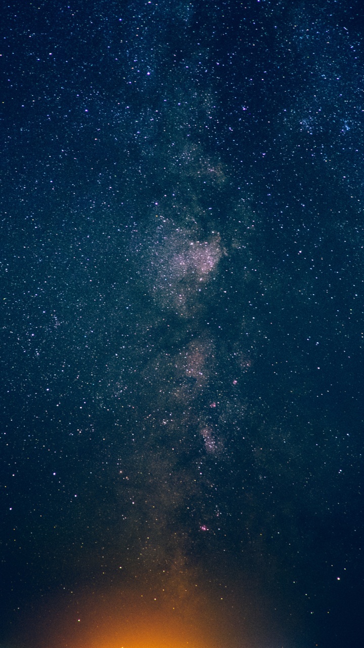 Starry Night Sky Over Starry Night. Wallpaper in 720x1280 Resolution