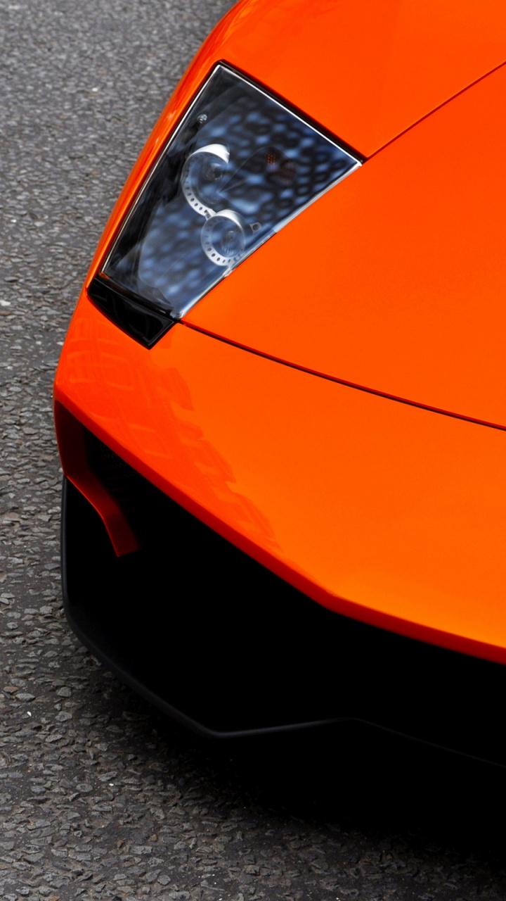 Orange Ferrari Auto Auf Der Straße. Wallpaper in 720x1280 Resolution