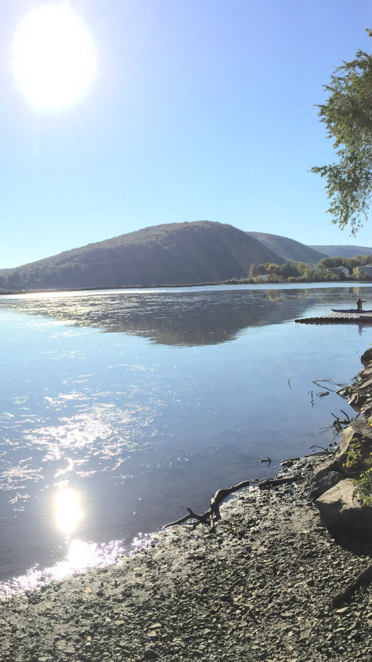 Body of Water Near Mountain Under Blue Sky During Daytime. Wallpaper in 750x1334 Resolution