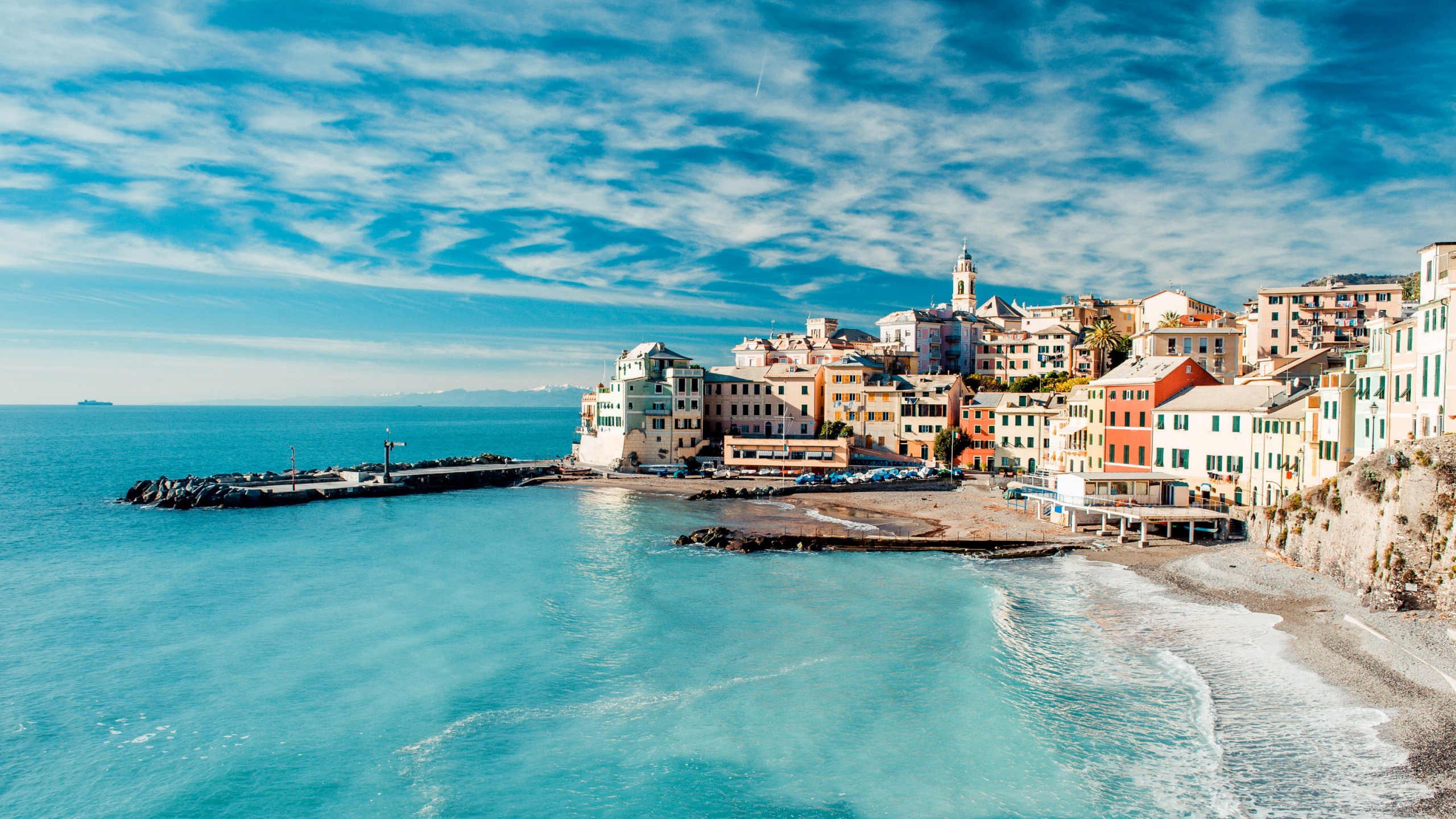 White and Brown Concrete Building Near Body of Water Under Blue Sky During Daytime. Wallpaper in 2560x1440 Resolution
