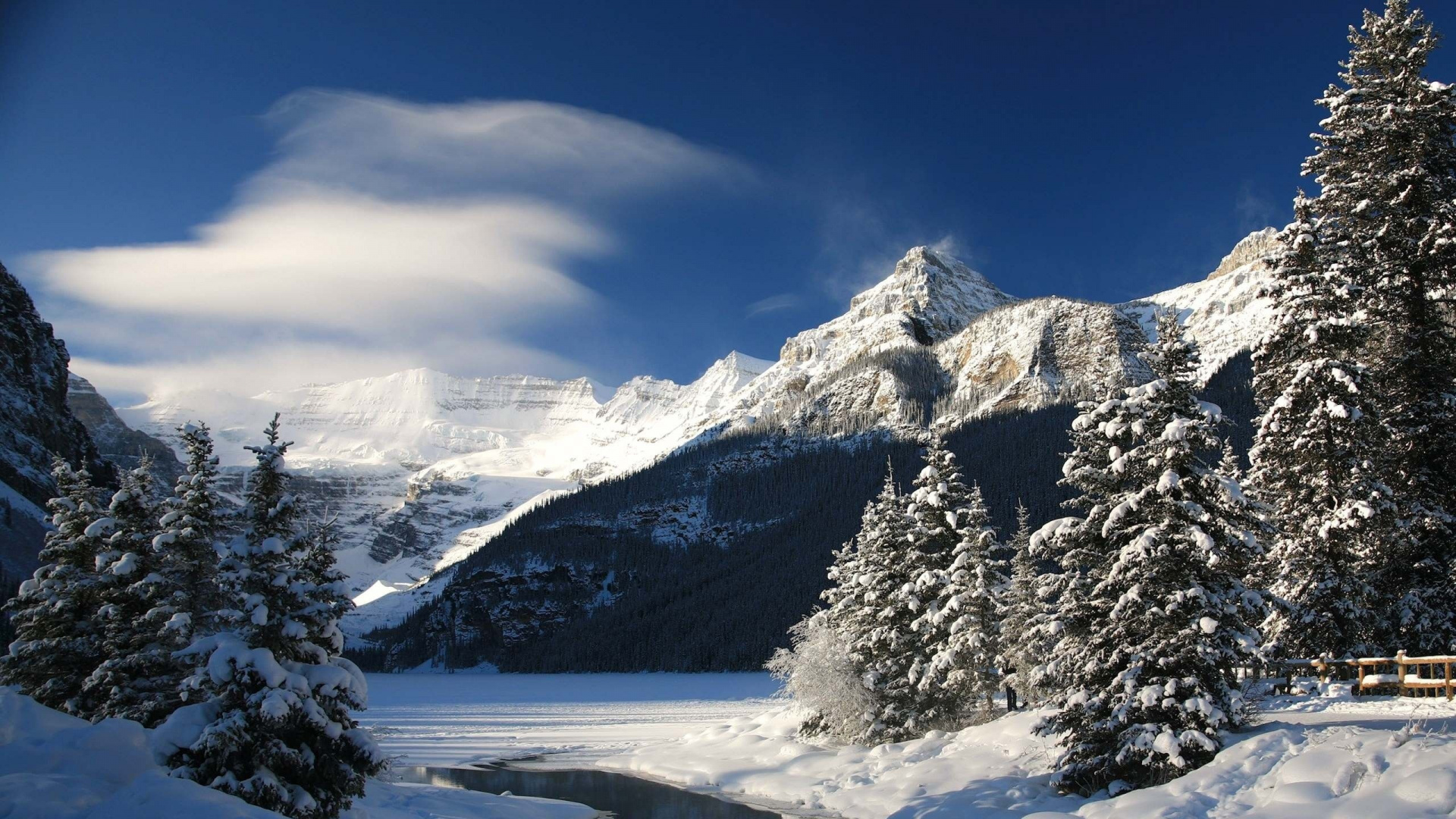 Montaña Cubierta de Nieve Bajo un Cielo Azul Durante el Día. Wallpaper in 1920x1080 Resolution