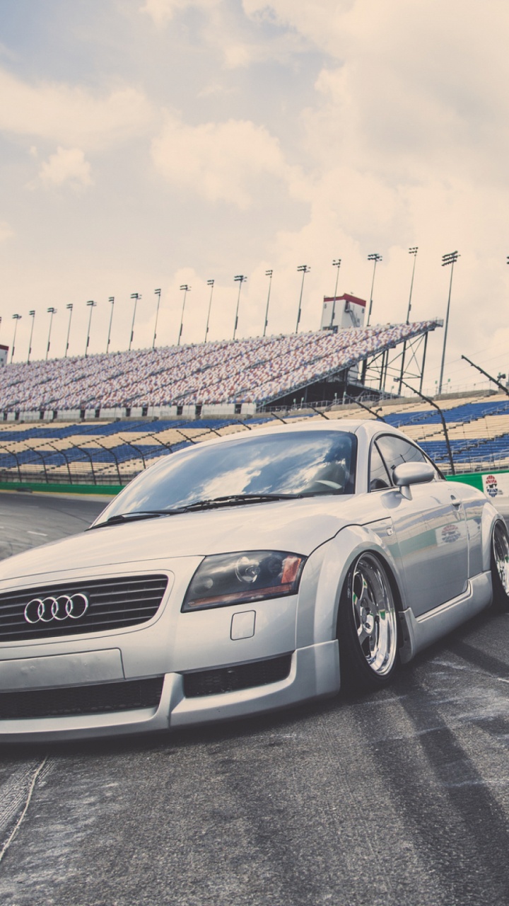 Bmw m 3 Blanco en la Carretera. Wallpaper in 720x1280 Resolution