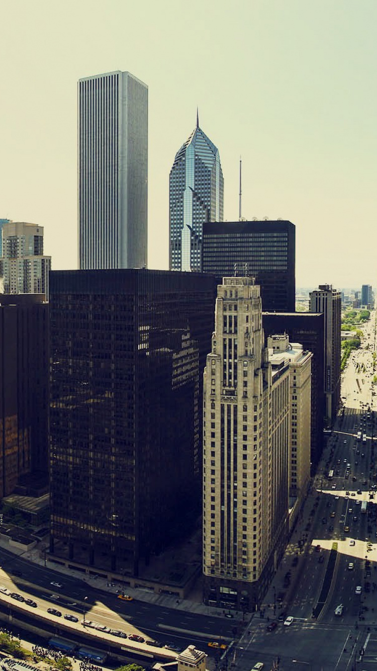 Stadtgebäude Unter Weißem Himmel Tagsüber. Wallpaper in 750x1334 Resolution