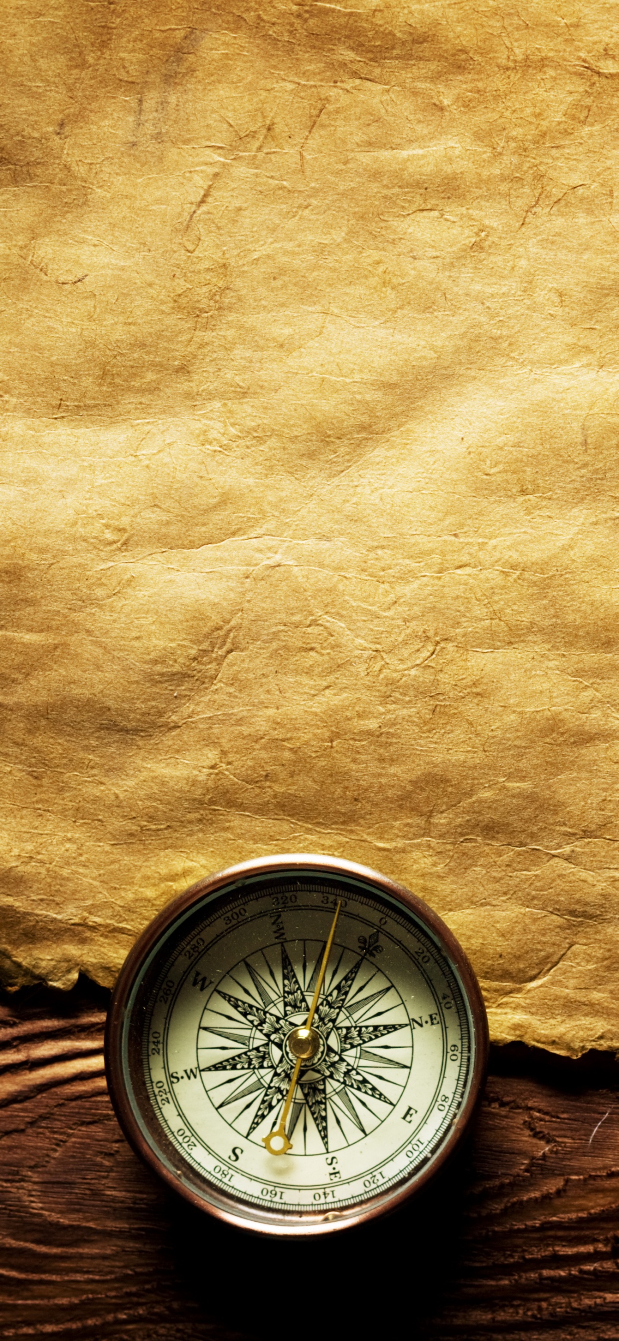 Montre Analogique Ronde Argentée Sur Textile Marron. Wallpaper in 1242x2688 Resolution