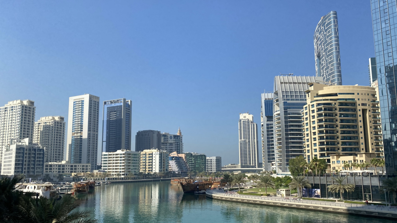 Dubai, Dubai Marina, Gewässer, Tower Block, Tageszeit. Wallpaper in 1366x768 Resolution