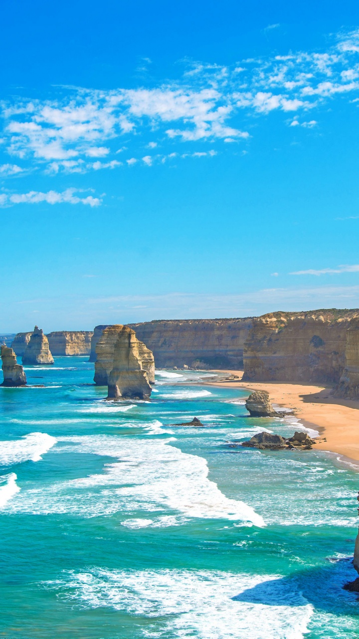 Formation de Roche Brune Sur la Mer Pendant la Journée. Wallpaper in 720x1280 Resolution