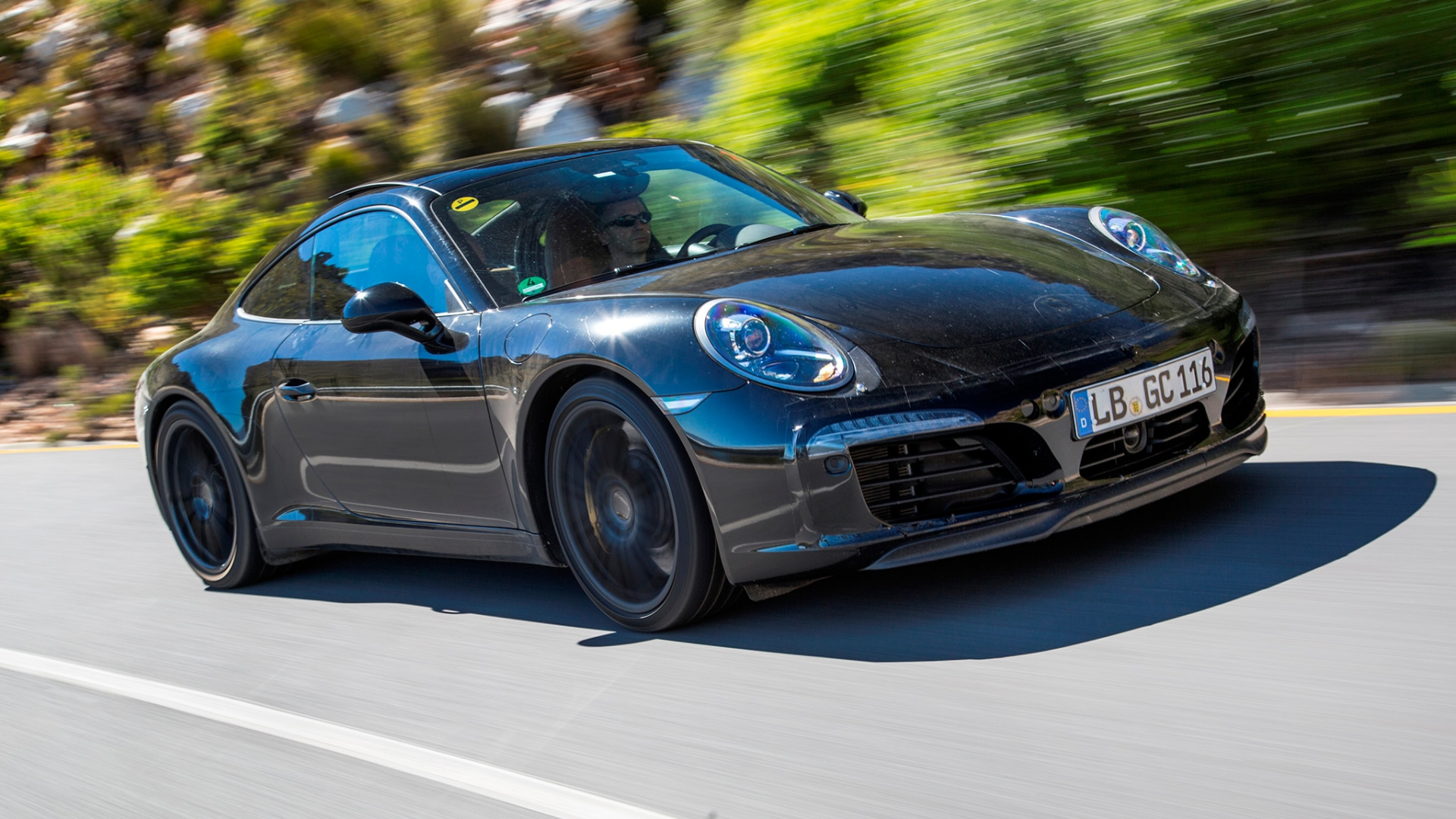 Blauer Porsche 911 Tagsüber Unterwegs. Wallpaper in 1920x1080 Resolution