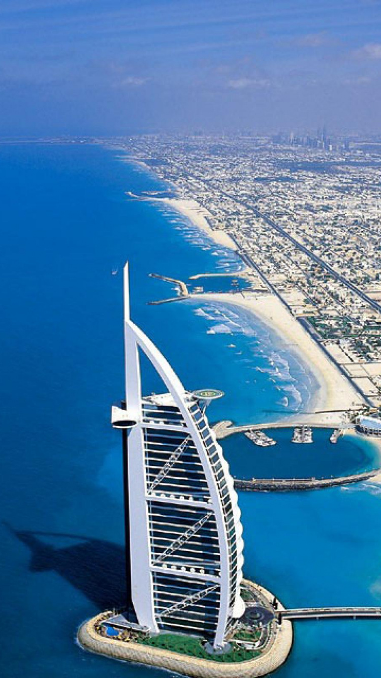 Luftaufnahme Des Weißen Und Blauen Bootes Auf Dem Meer Tagsüber. Wallpaper in 750x1334 Resolution