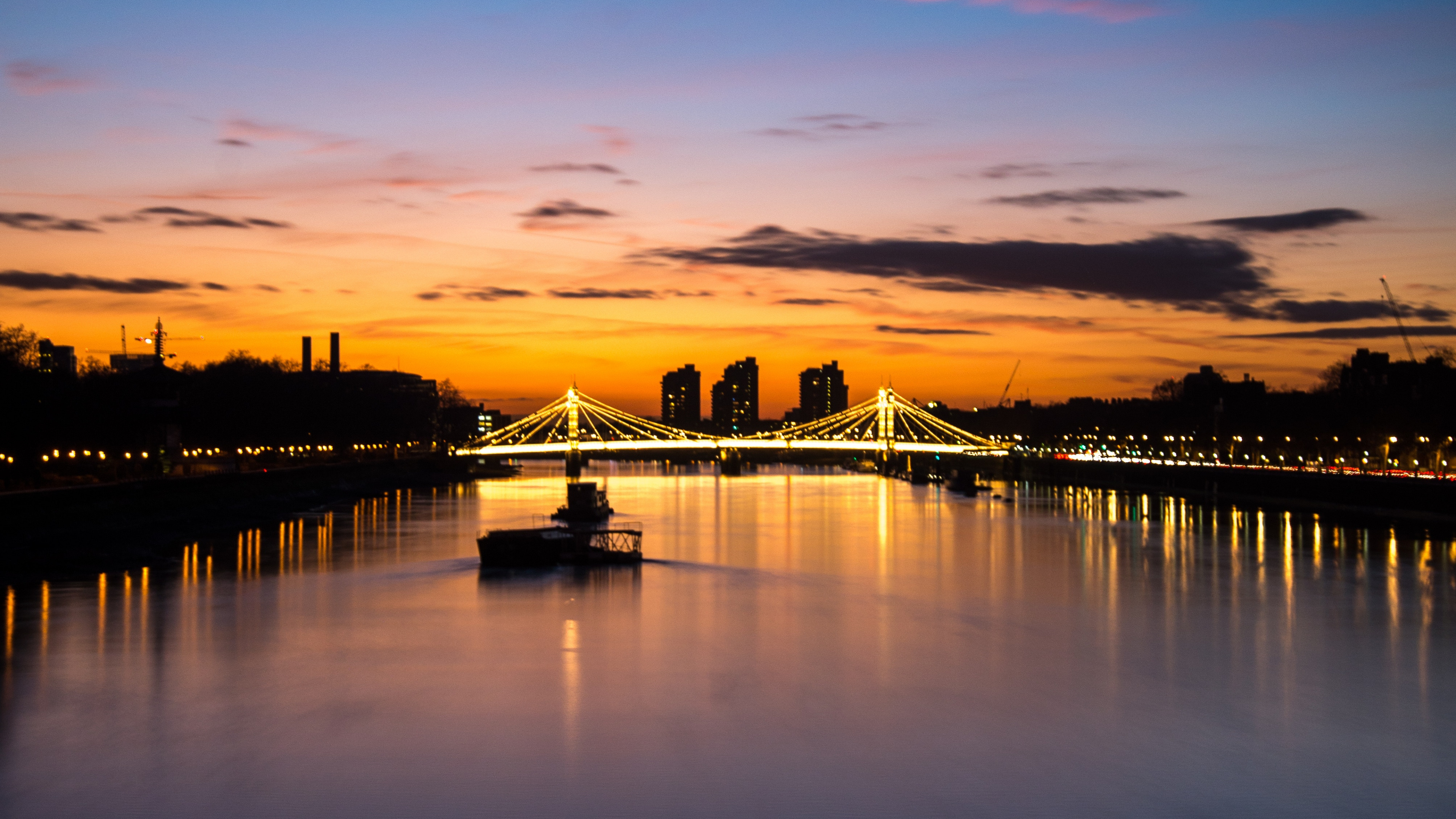 Silhouette of Boat on Water During Sunset. Wallpaper in 3840x2160 Resolution