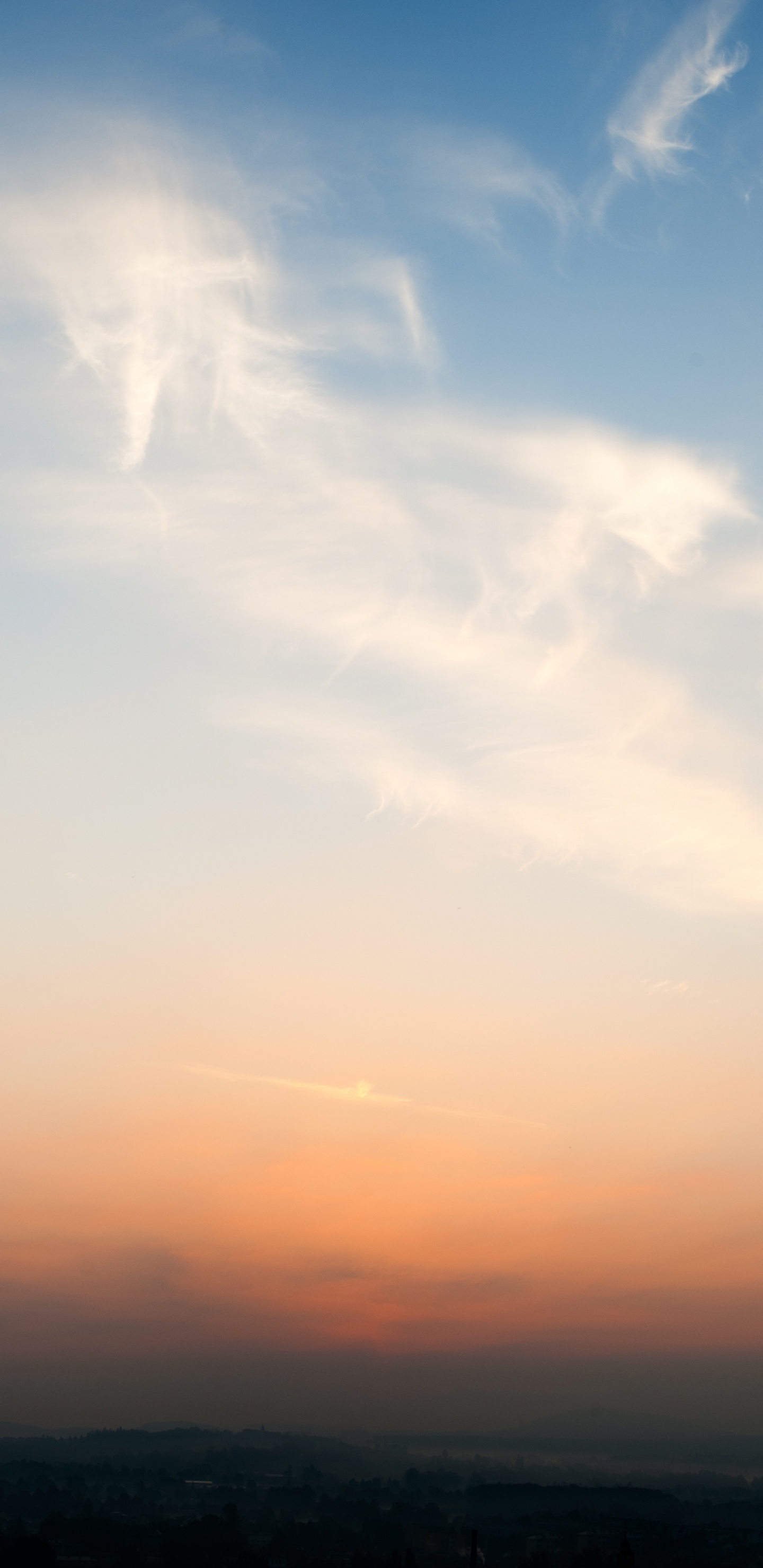 Nubes Blancas y Cielo Azul Durante el Día. Wallpaper in 1440x2960 Resolution